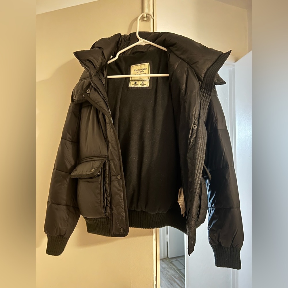 Abercrombie & Fitch black puffer jacket with fuzzy hood